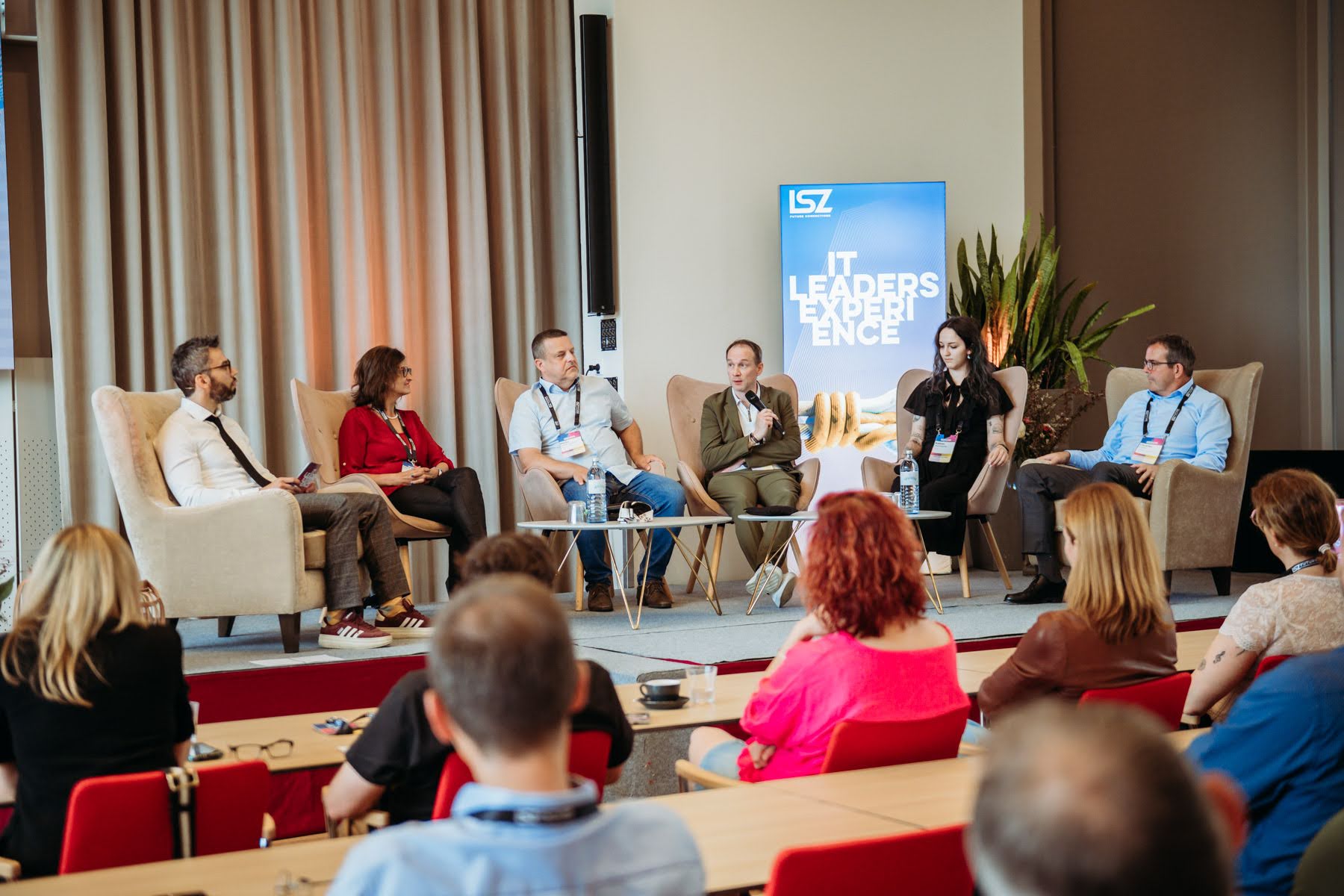 Panel Moderation — photo 3